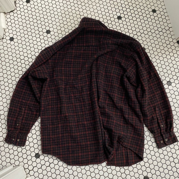 Van heusen shacket size medium - Picture 2 of 3